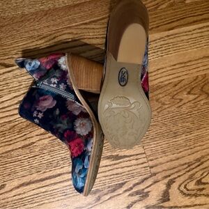 Sofft Multicolor Floral Ankle Boots